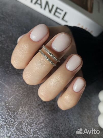 Модель на маникюр