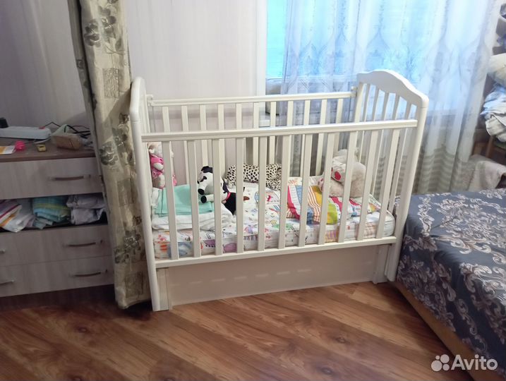 Детская кроватка с маятником и ящиком. + матрас