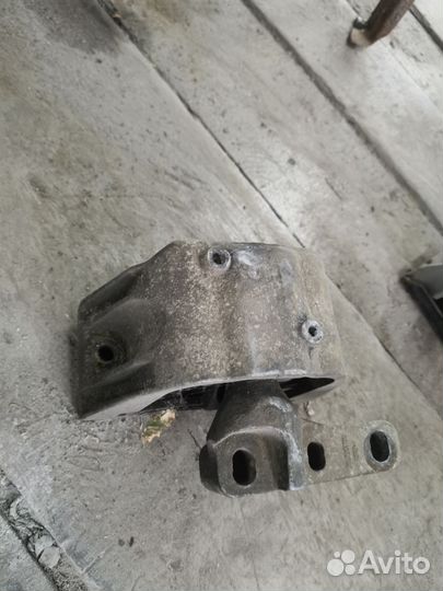 Падушки двигателя