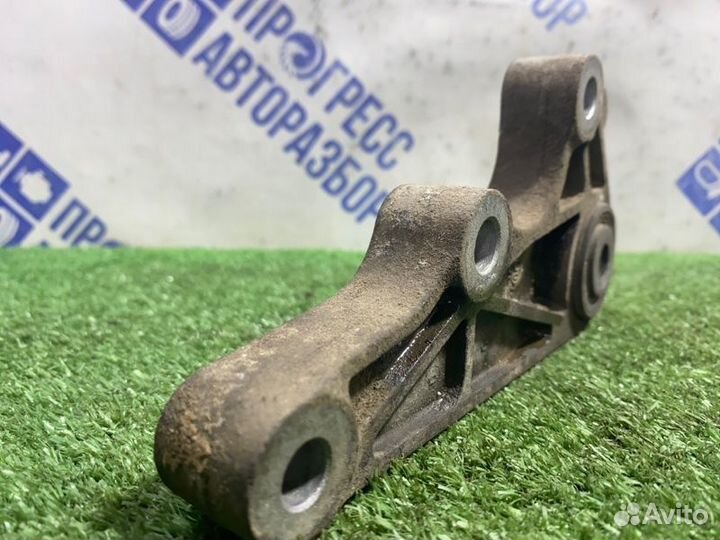 Кронштейн кпп Volvo S40 седан 2.4 B5244S 2008