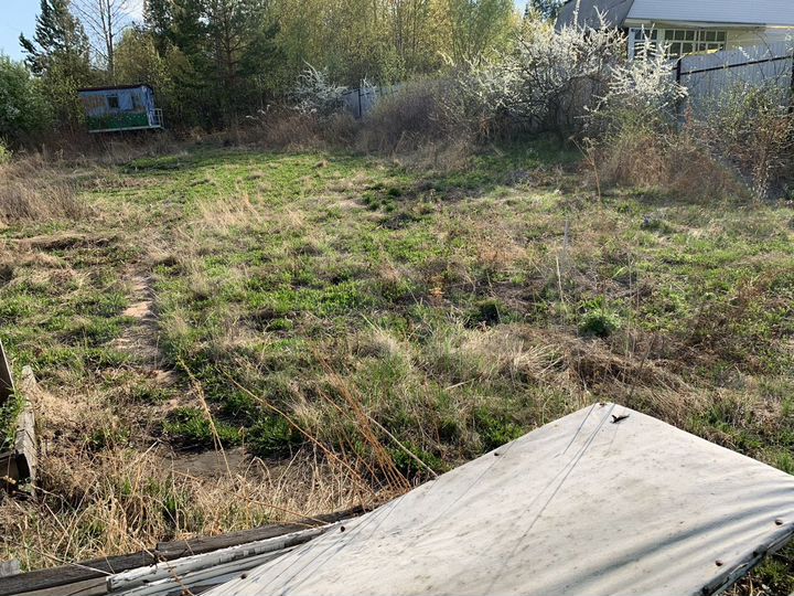 Дача 20 м² на участке 10 сот.