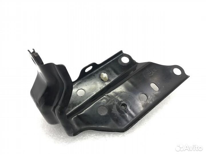 Кронштейн крыла передний правый Toyota Camry