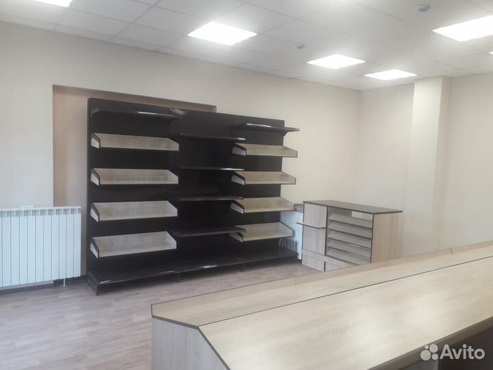 Стеллажи 225см коричневые и прилавки для фруктов