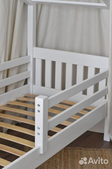 Детская кроватка домик из массива сосны