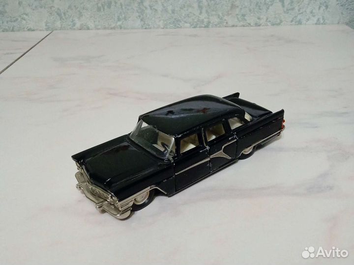 Модель автомобиля Чайка газ-13 СССР