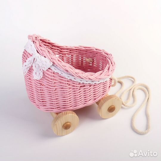 Плетеная коляска каталка