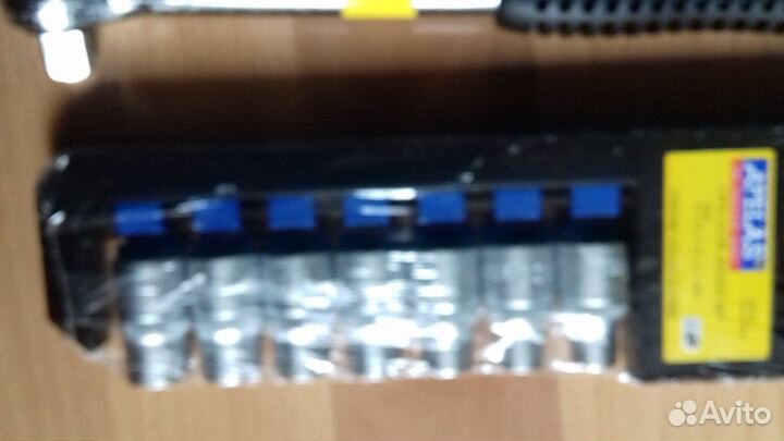 Набор торцевых головок с трещеточным ключем