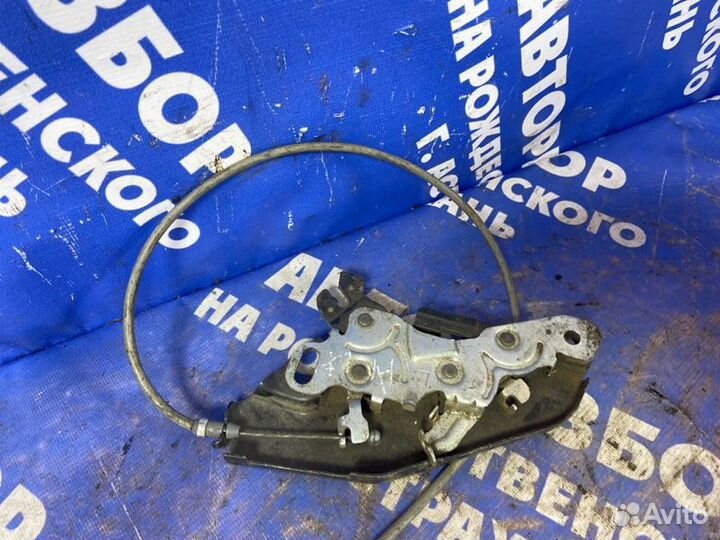 Задний левый замок двери. Toyota Alphard минивен