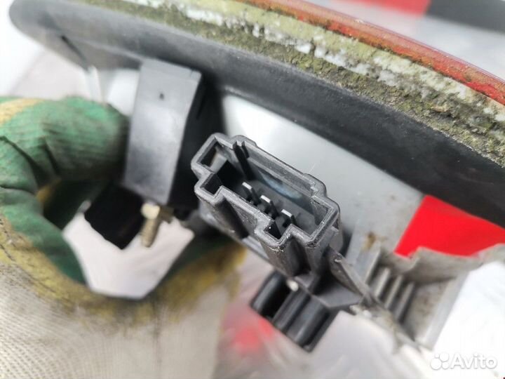 Фонарь крышки багажника левый Mercedes-Benz