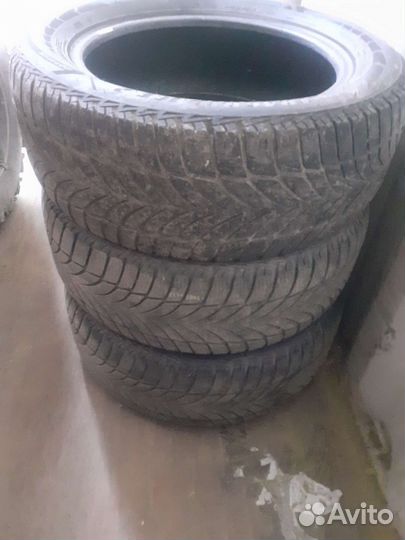 Goodyear UltraGrip Ice 215/55 R16
