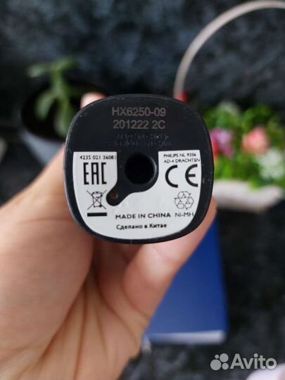 Электрическая зубная щетка philips