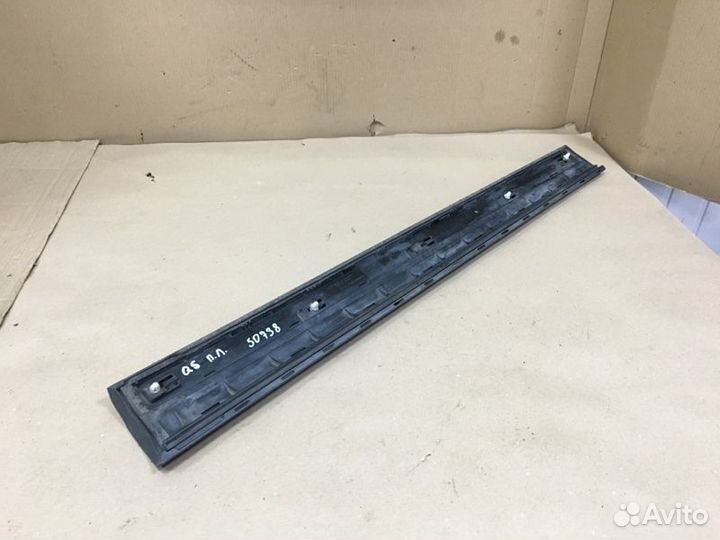 Накладка двери передняя левая Audi Q5