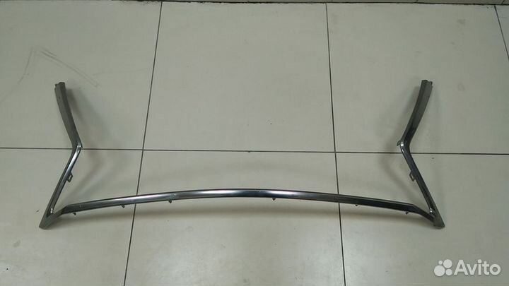 Накладка бампера переднего верхняя Lexus LX