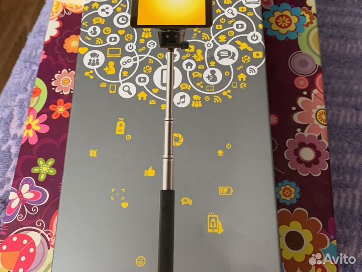 Монопод со встроенной кнопкой и пультом