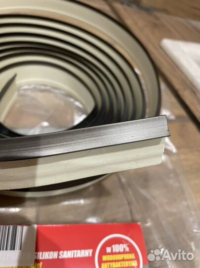 Уплотнитель силиконовый плинтус
