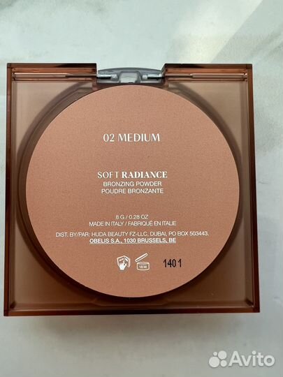 Huda Beauty Glowish Бронзер в оттенке Medium