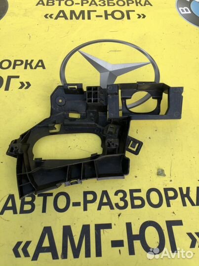 Smart fortwo W453 Кронштейн бампера переднего R