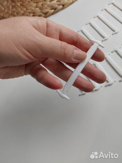 «Шнурки силиконовые, белого цвета»