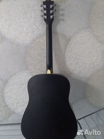 Акустическая гитара