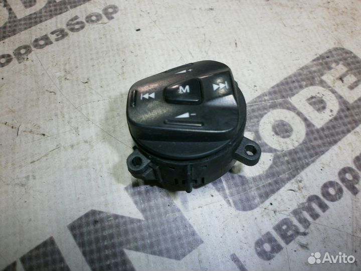 Кнопки управления аудио Ford Fiesta MK6