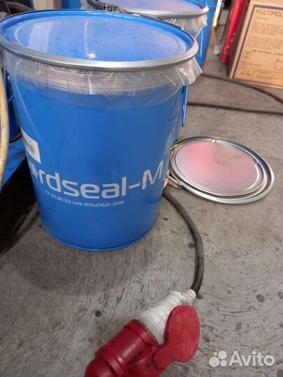 Бочки 200 литров. Ведра 20 литров