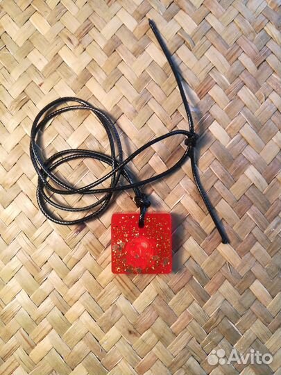 Кулон из эпоксидной смолы