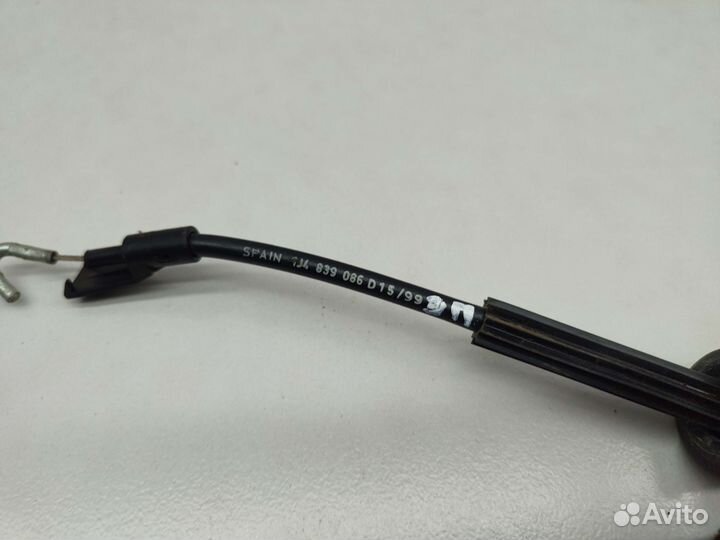 Трос замка задний правый Volkswagen Golf MK4