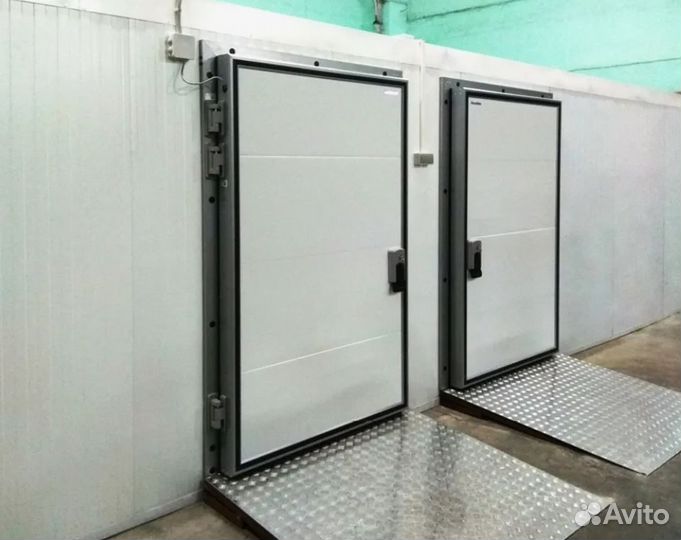Распашные двери для холодильной камеры бу