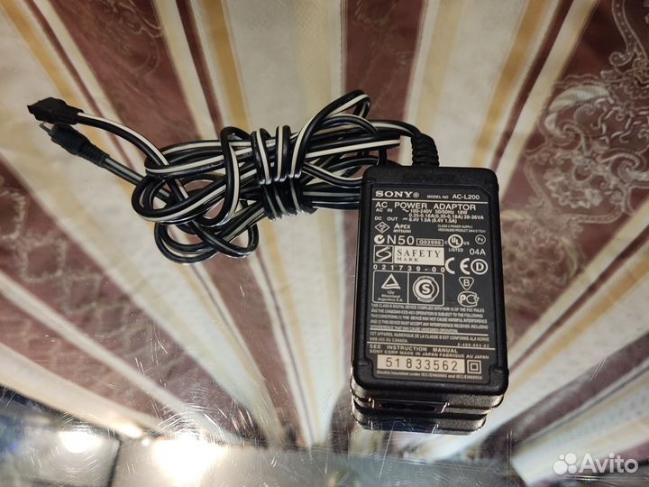 Сетевой адаптер sony AC-L200