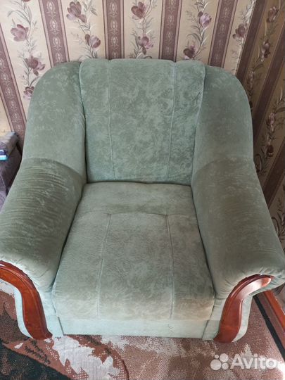 Кровать и кресло