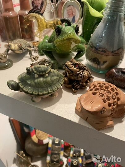 Статуэтки. Лягушки
