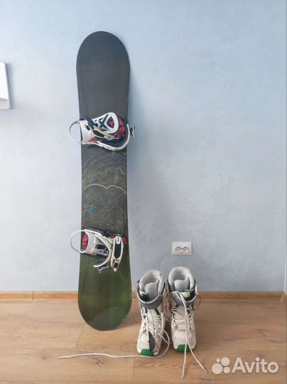 Сноуборд и ботинки