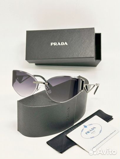 Солнцезащитные очки Prada