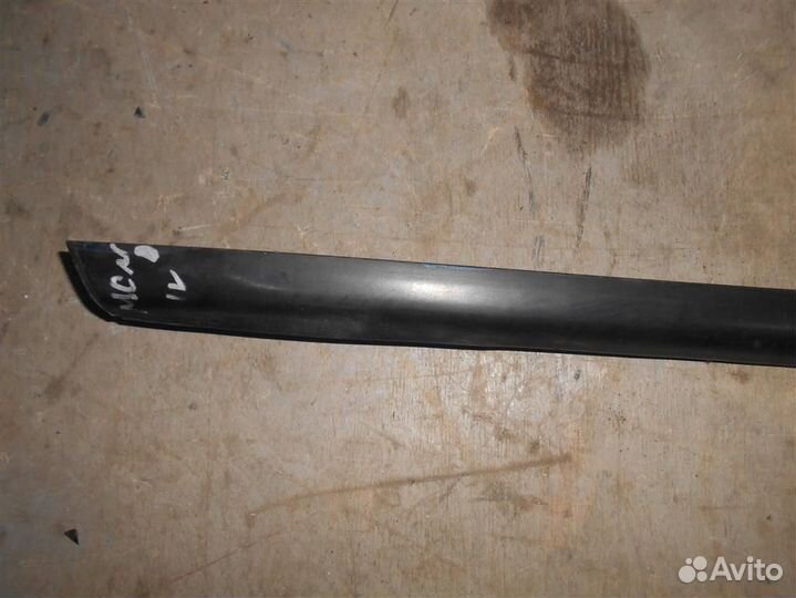 Уплотнитель стекла задней левой двери от Ford Mon