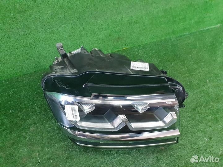 Фара правая Volkswagen Teramont
