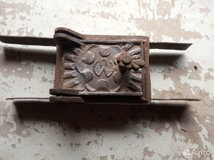 Продается люк прочистной 150х112мм с рисунком