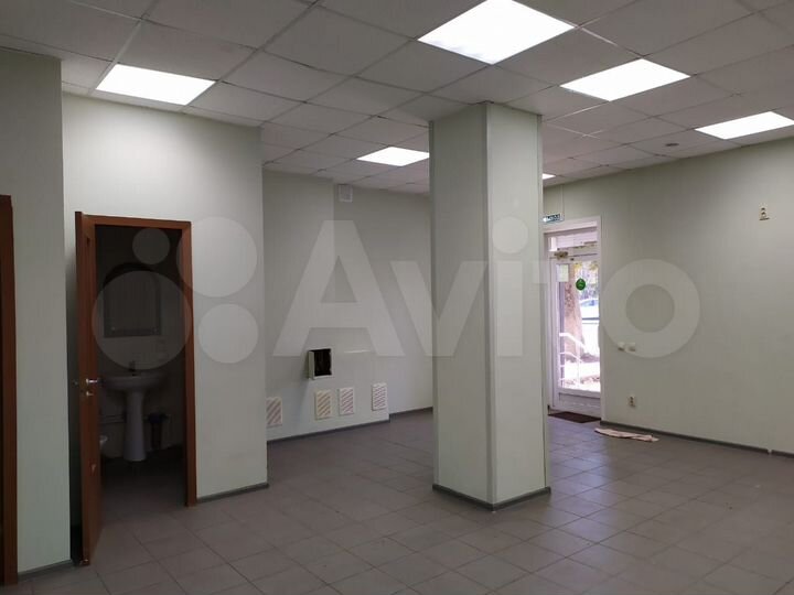 Торг.помещение 42м ул.Болдина 107