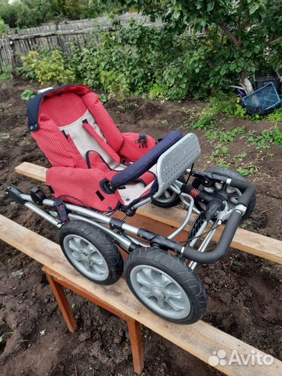 Прогулочная коляска