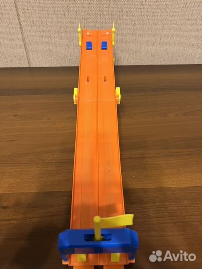 Трек Hot Wheels Гараж
