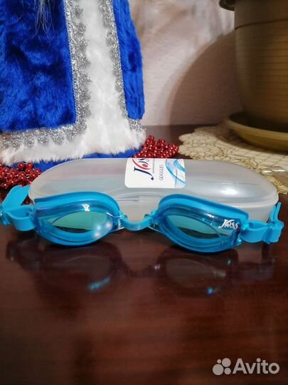 Очки и шапочка для плавания