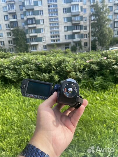 Видеокамера готовая к съемке canon fs-100