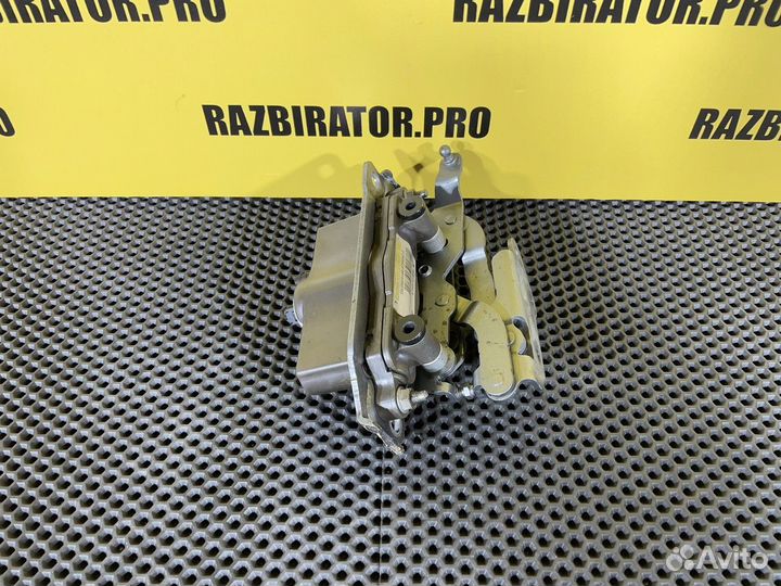 Петля капота левая Mercedes-Benz E-class