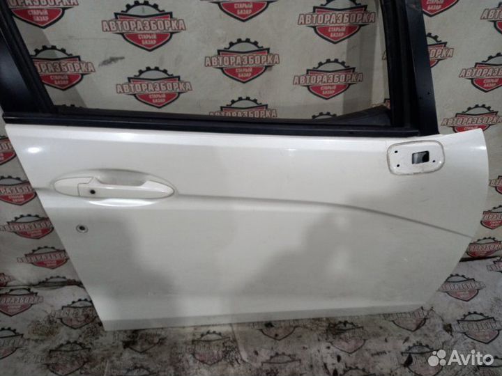 Дверь передняя правая Honda Fit GP5 LEB
