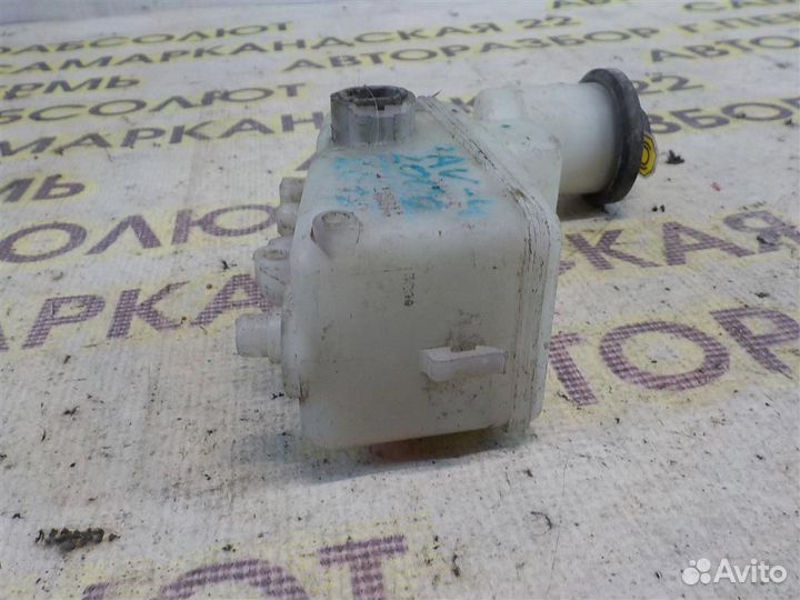 Бачок главного тормозного цилиндра Toyota RAV4 (X