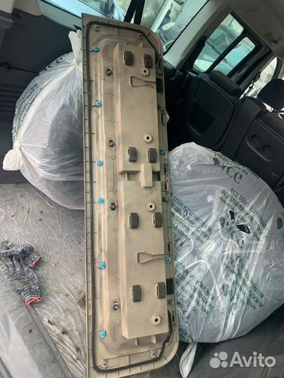 Общика крышки багажника Toyota Land Cruiser 200