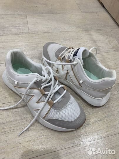 Кроссовки женские 39