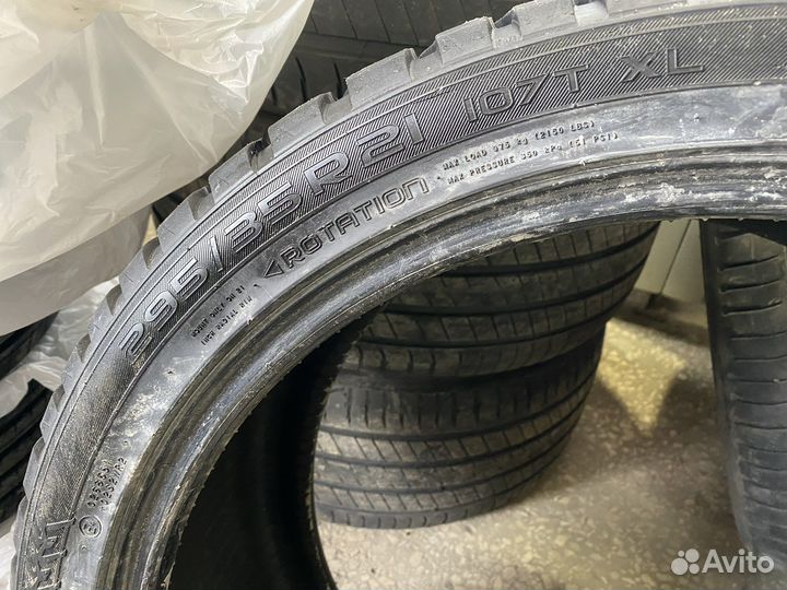 Nokian Tyres Hakkapeliitta 8 SUV 295/35 R20 107T