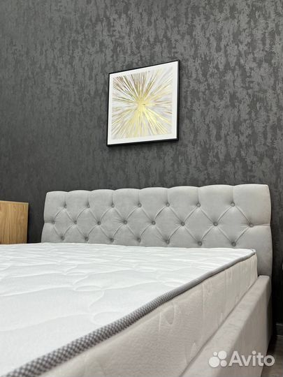 Кровать с матрасом двухспальная