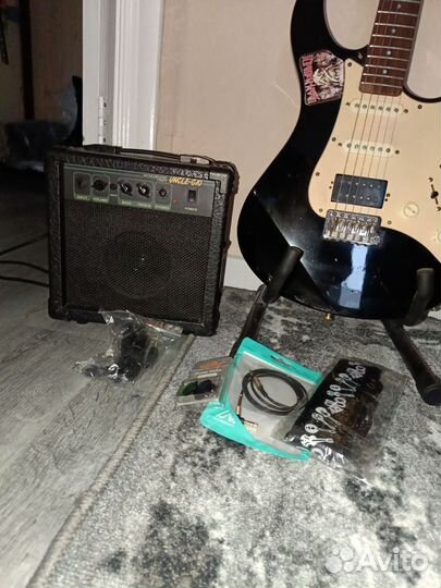 Электрогитара с комбоусилителем