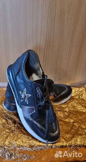 Кроссовки для девочки 35-36